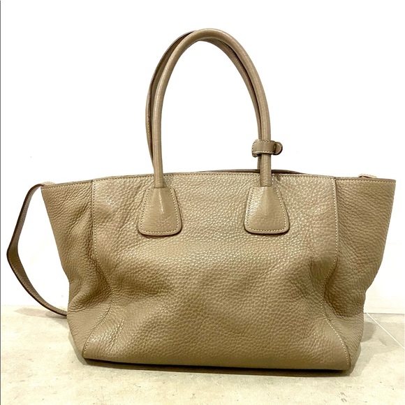 Authentic Prada leather bag in Taupe / cream - Picture 8 of 11